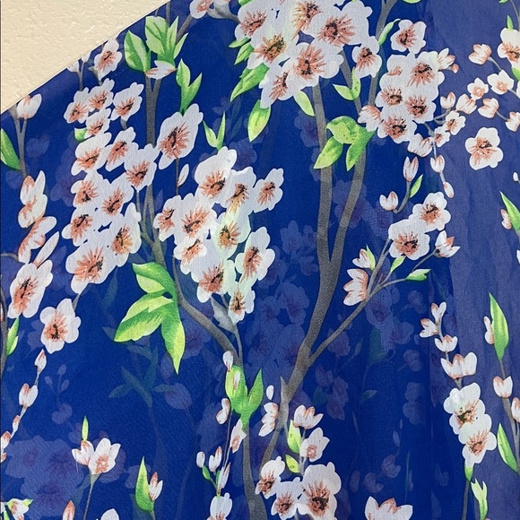 Woman’s Blue Floral Sheer Kimono Cardigan – Size Large Coverup - Picture 7 of 9